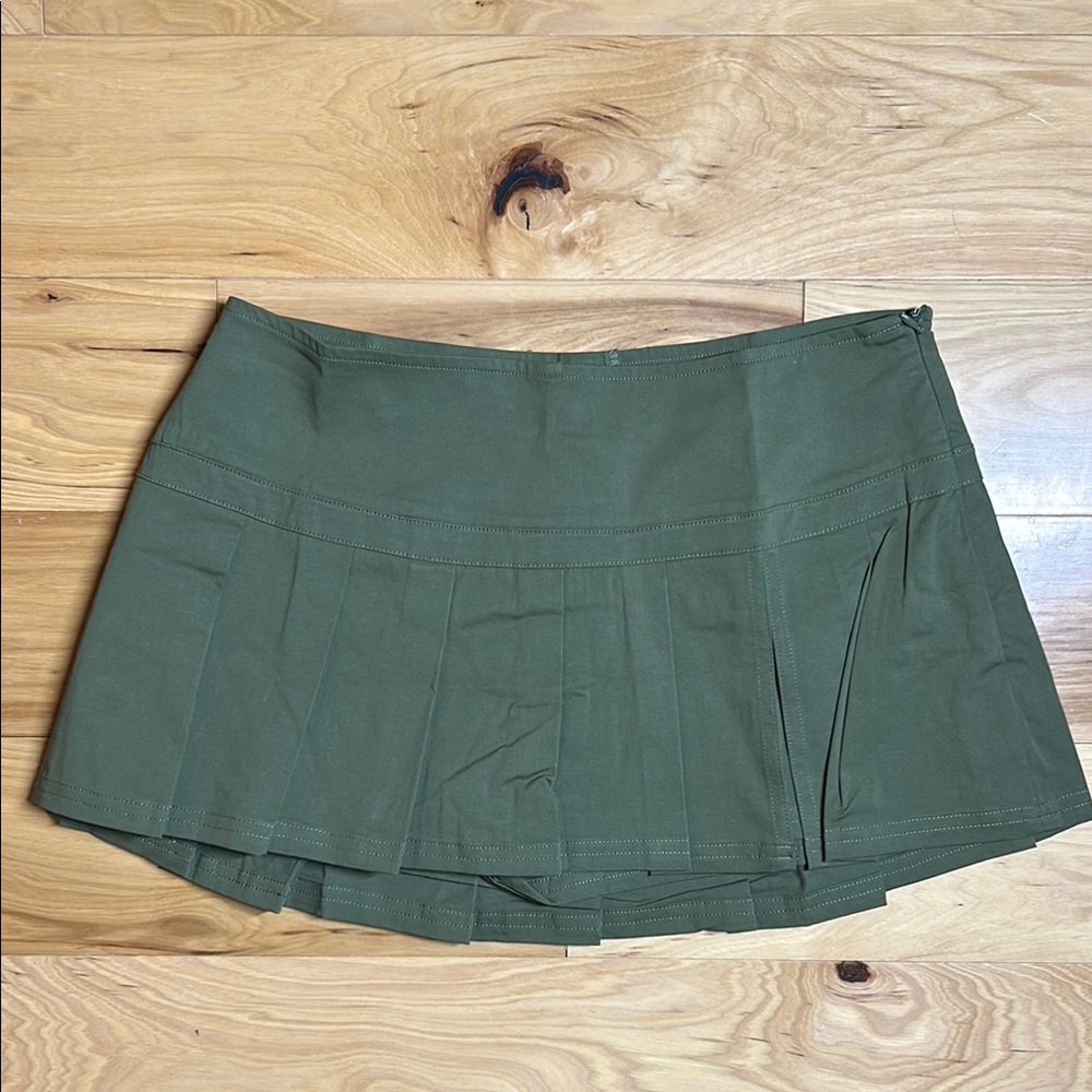 NWT Lulus Olive Green Pleated Low-Rise Micro Mini Skort | Size Medium